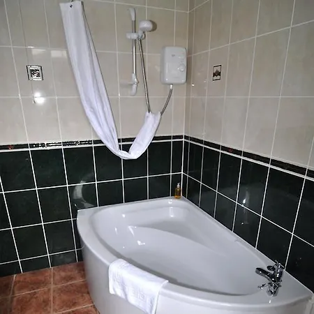 Brook House إسكاديل