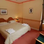Brook House Han/Misafirhane 4*
