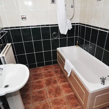 Πανδοχείο Brook House 4*