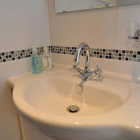 بيت ريفي Brook House 4*