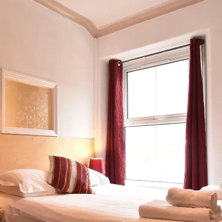 Brook House 4*